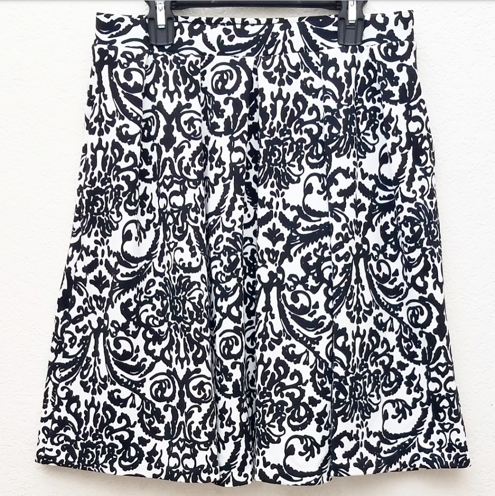 Adrienne Vittadini Black & White Circle Skirt